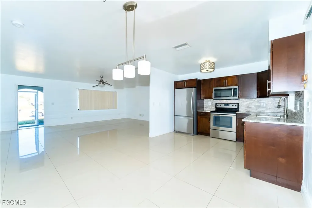 224 NE 9th Terrace Cape Coral FL 33909