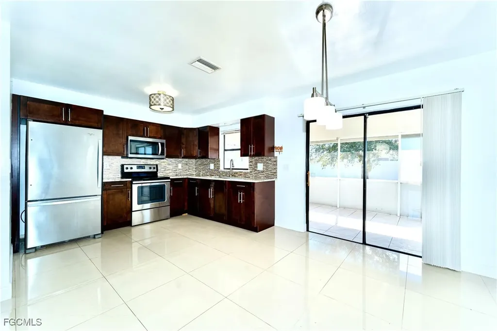 224 NE 9th Terrace Cape Coral FL 33909