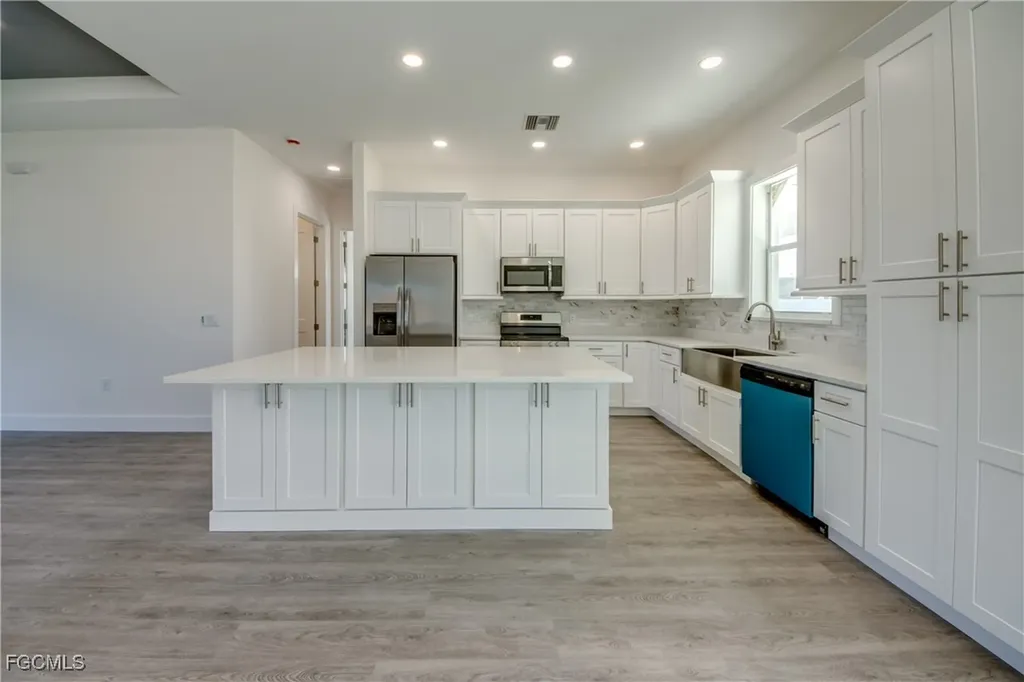 1720 SW 3rd Street Cape Coral FL 33991