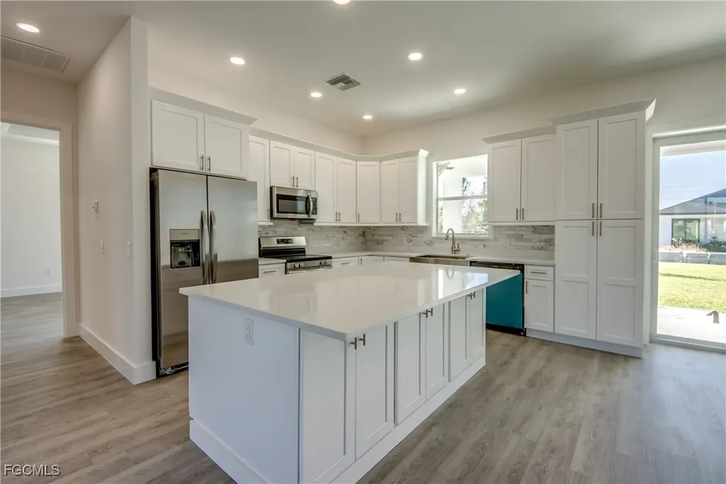 1720 SW 3rd Street Cape Coral FL 33991