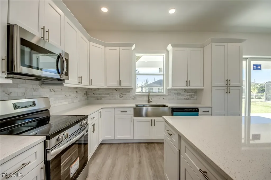1720 SW 3rd Street Cape Coral FL 33991