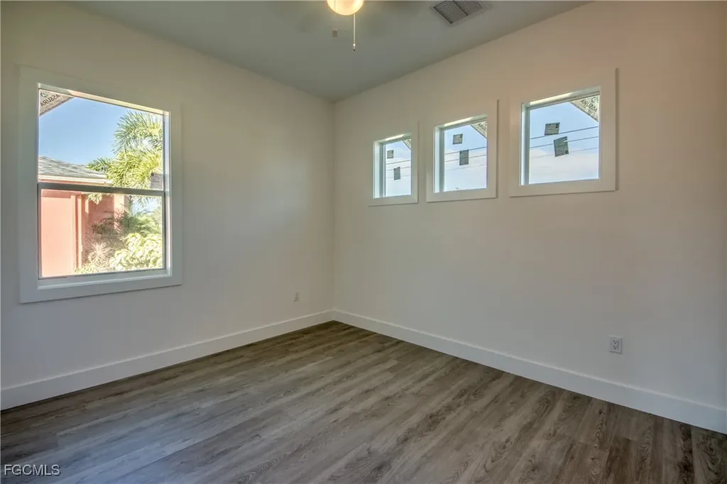 1720 SW 3rd Street Cape Coral FL 33991