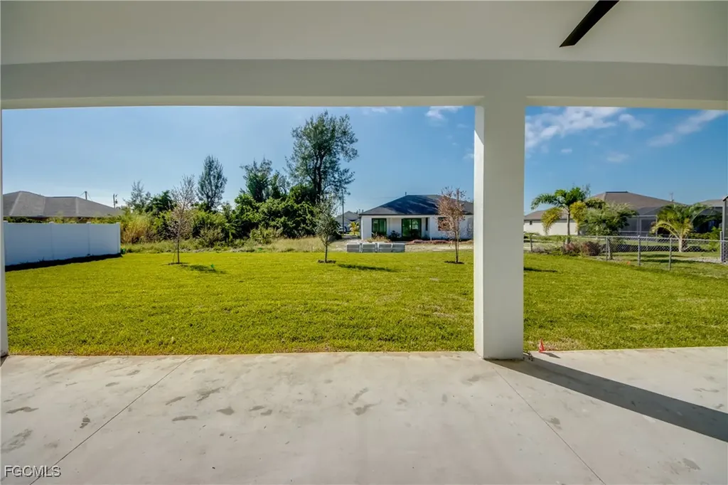 1720 SW 3rd Street Cape Coral FL 33991