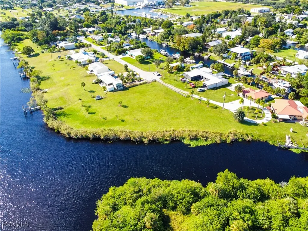 1106 E Anchor Lane Moore Haven FL 33471
