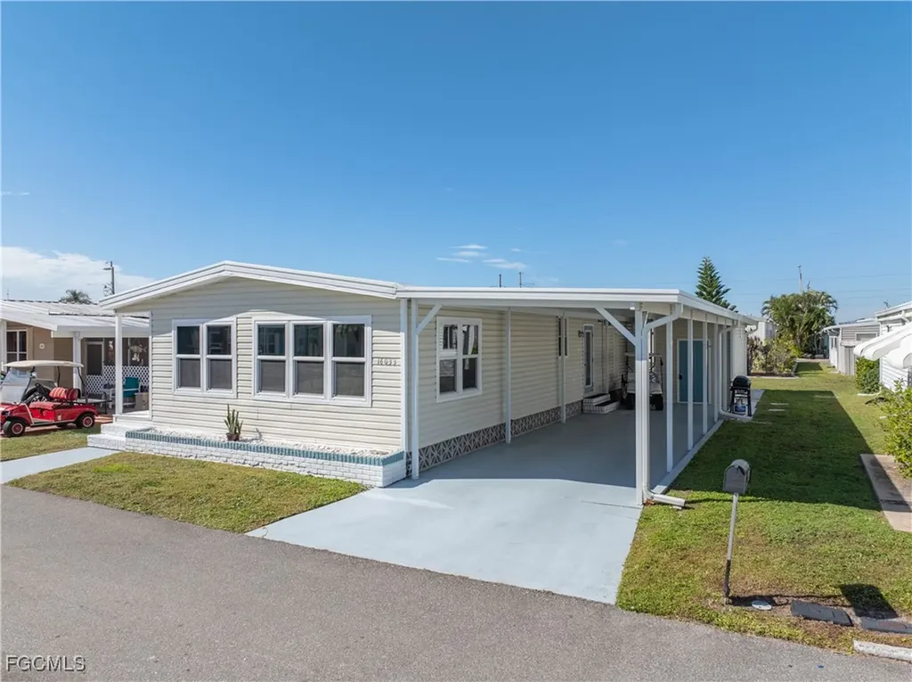16033 Hibiscus Way North Fort Myers FL 33903