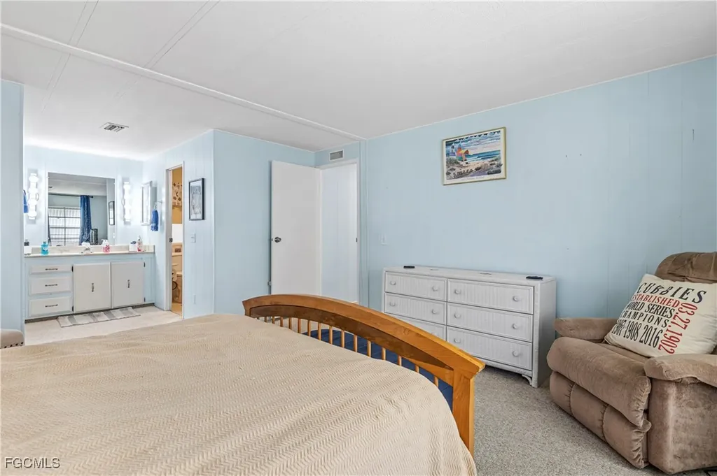 16033 Hibiscus Way North Fort Myers FL 33903