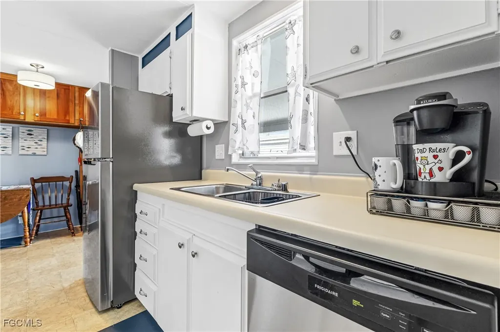 16033 Hibiscus Way North Fort Myers FL 33903