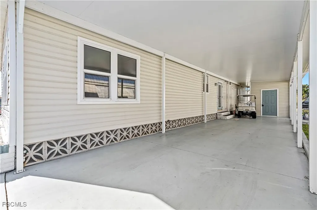 16033 Hibiscus Way North Fort Myers FL 33903