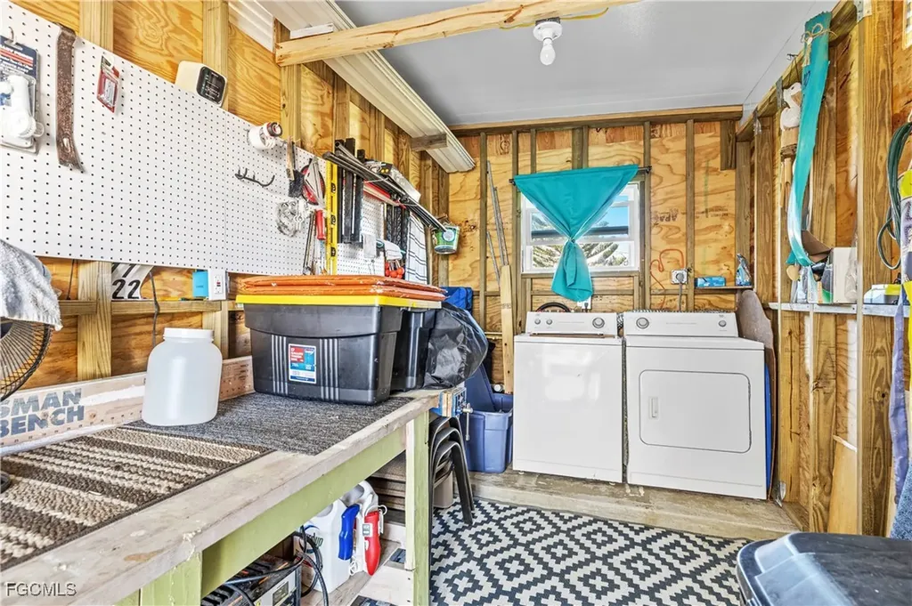 16033 Hibiscus Way North Fort Myers FL 33903