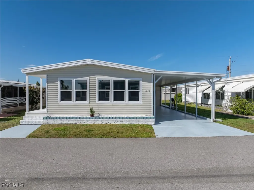 16033 Hibiscus Way North Fort Myers FL 33903