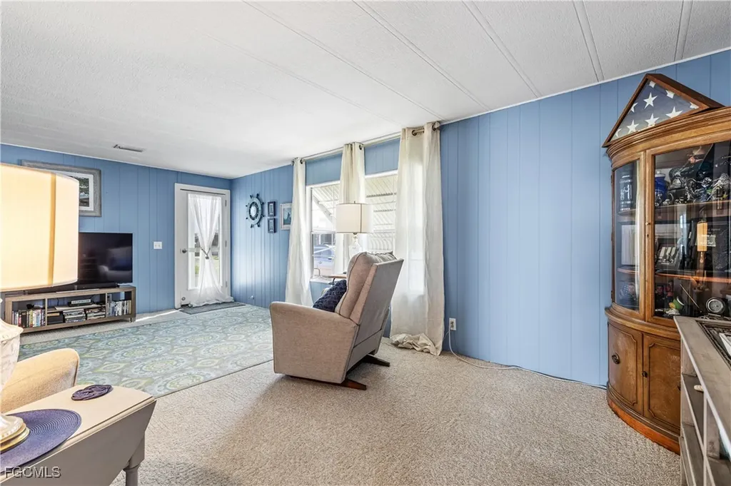 16033 Hibiscus Way North Fort Myers FL 33903