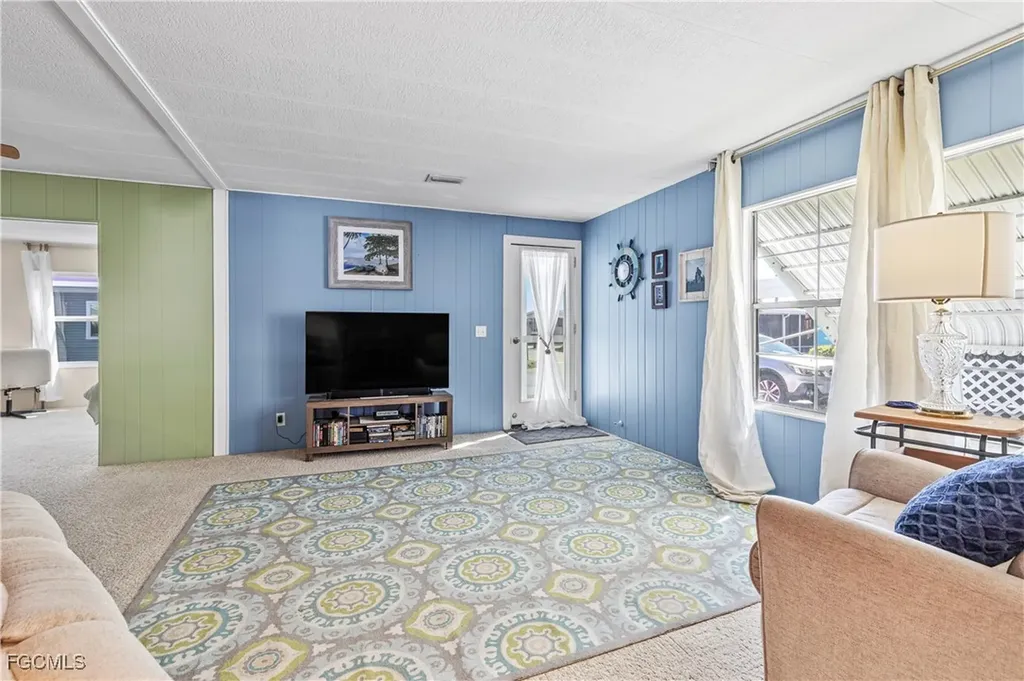 16033 Hibiscus Way North Fort Myers FL 33903