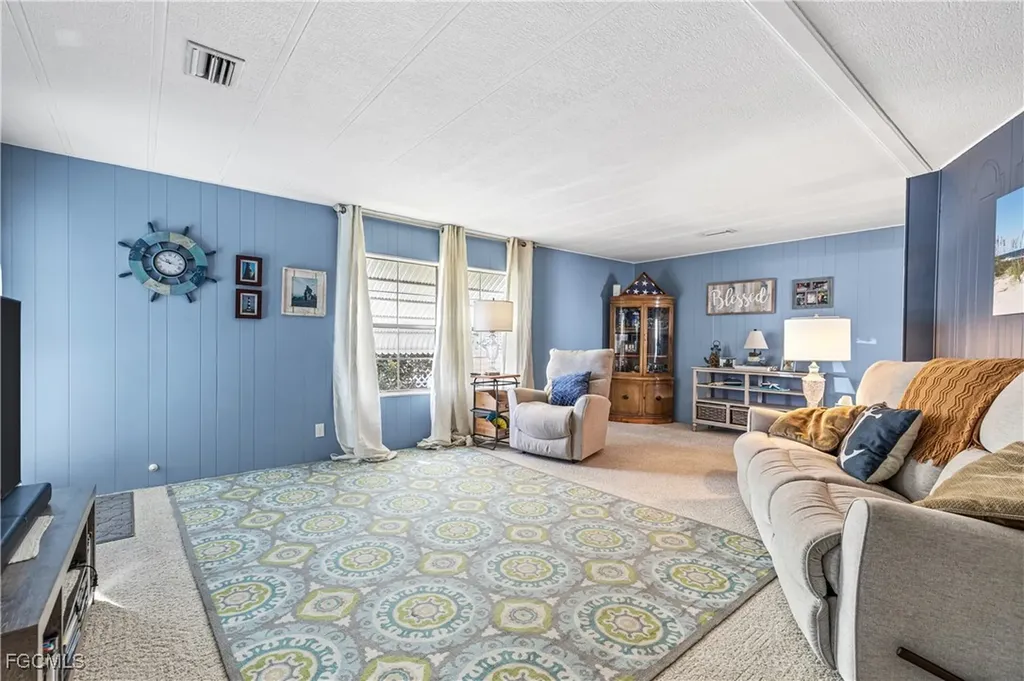 16033 Hibiscus Way North Fort Myers FL 33903