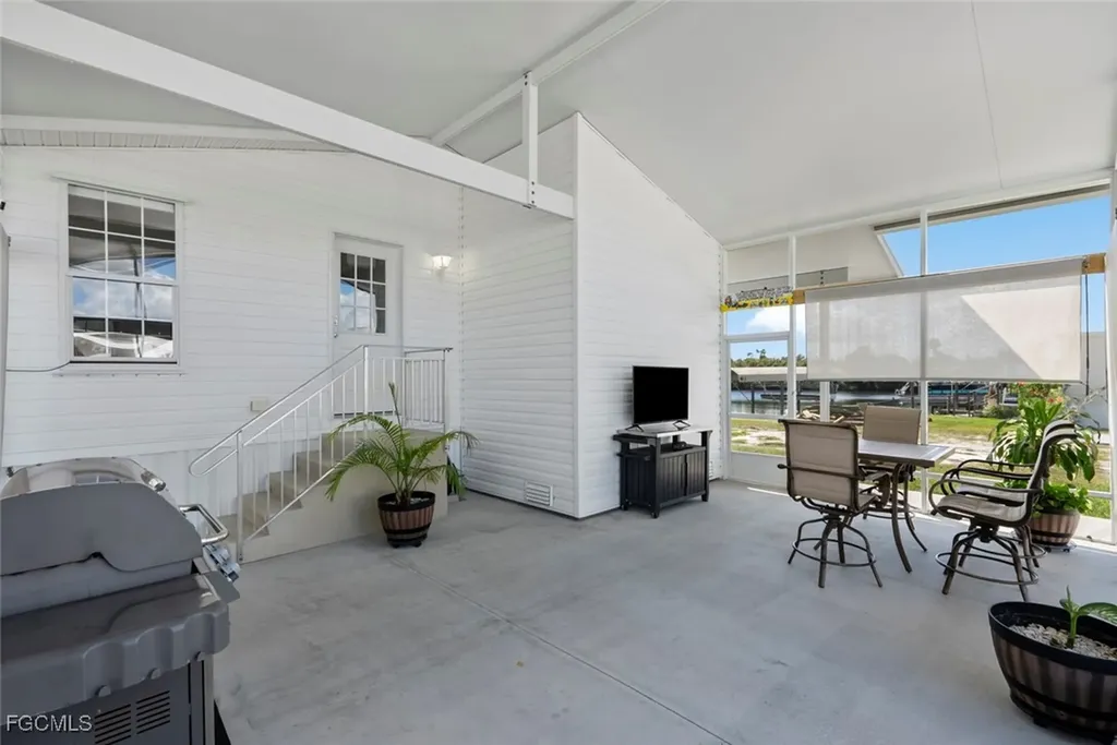 39 Channel Lane Fort Myers FL 33905