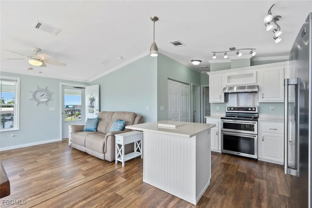 39 Channel Lane Fort Myers FL 33905