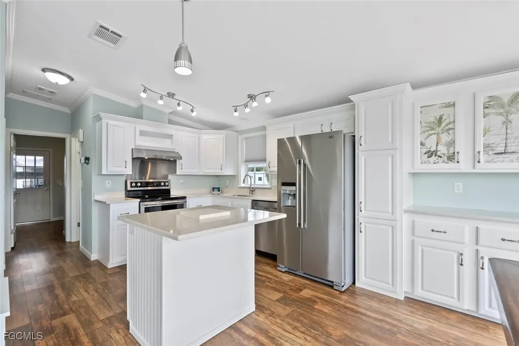 39 Channel Lane Fort Myers FL 33905