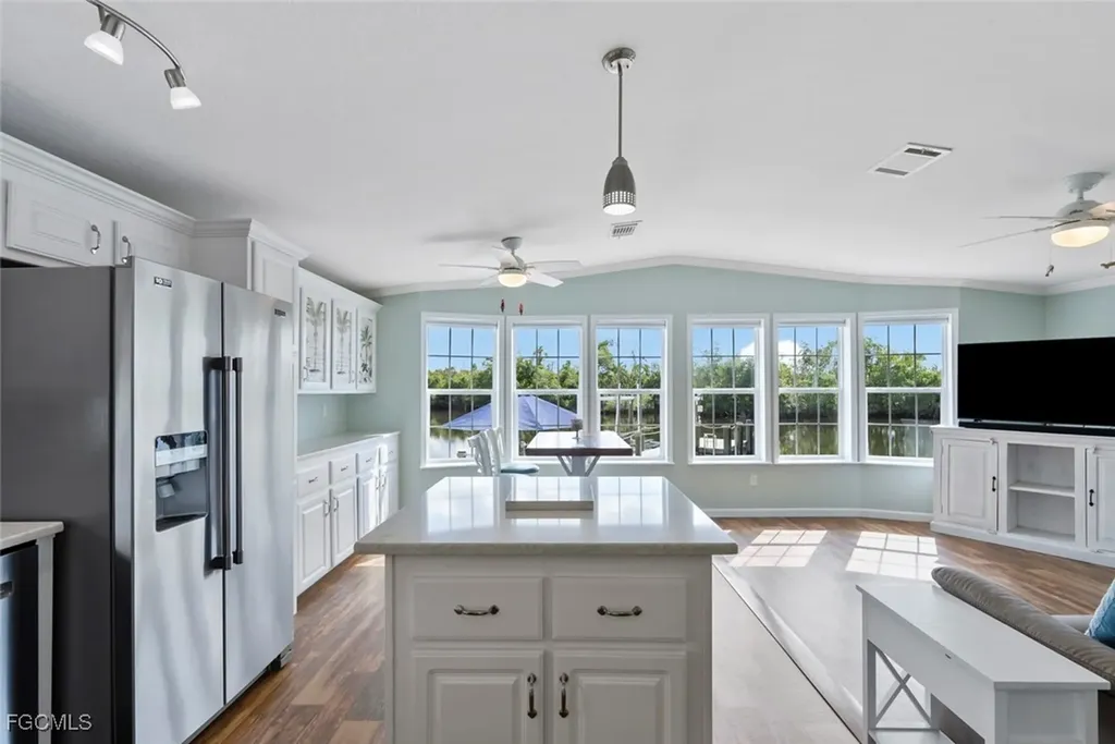 39 Channel Lane Fort Myers FL 33905