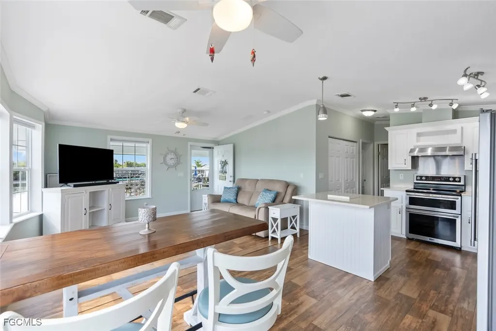 39 Channel Lane Fort Myers FL 33905