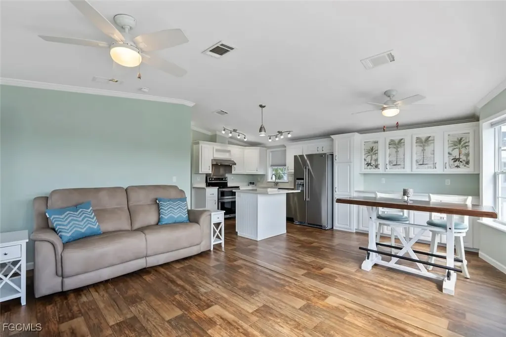 39 Channel Lane Fort Myers FL 33905