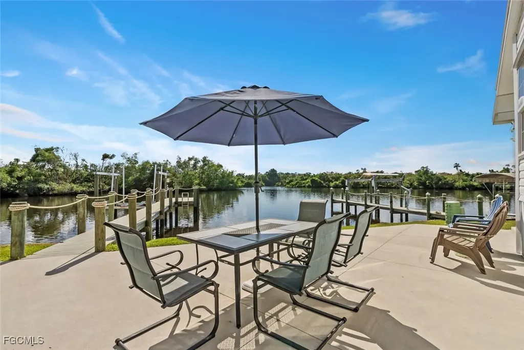 39 Channel Lane Fort Myers FL 33905