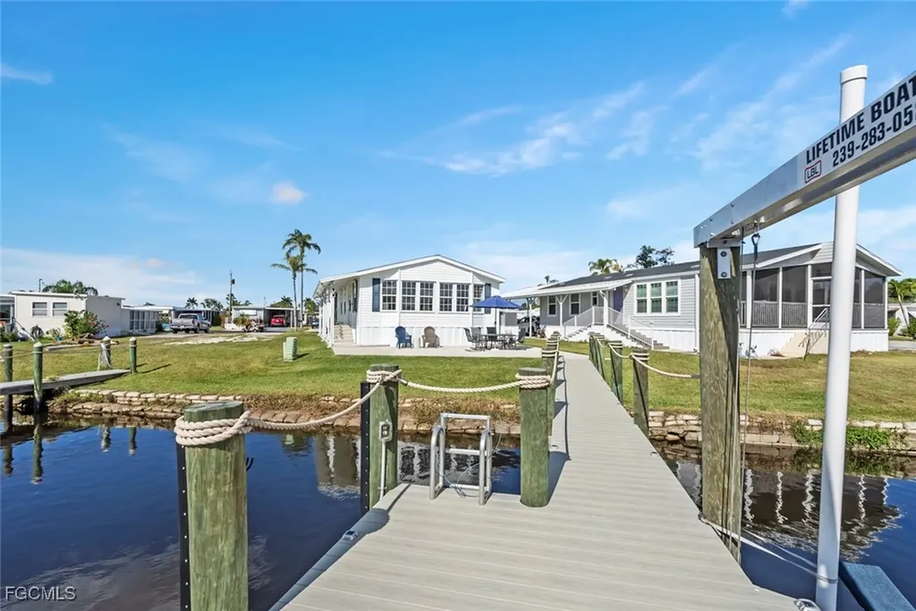 39 Channel Lane Fort Myers FL 33905