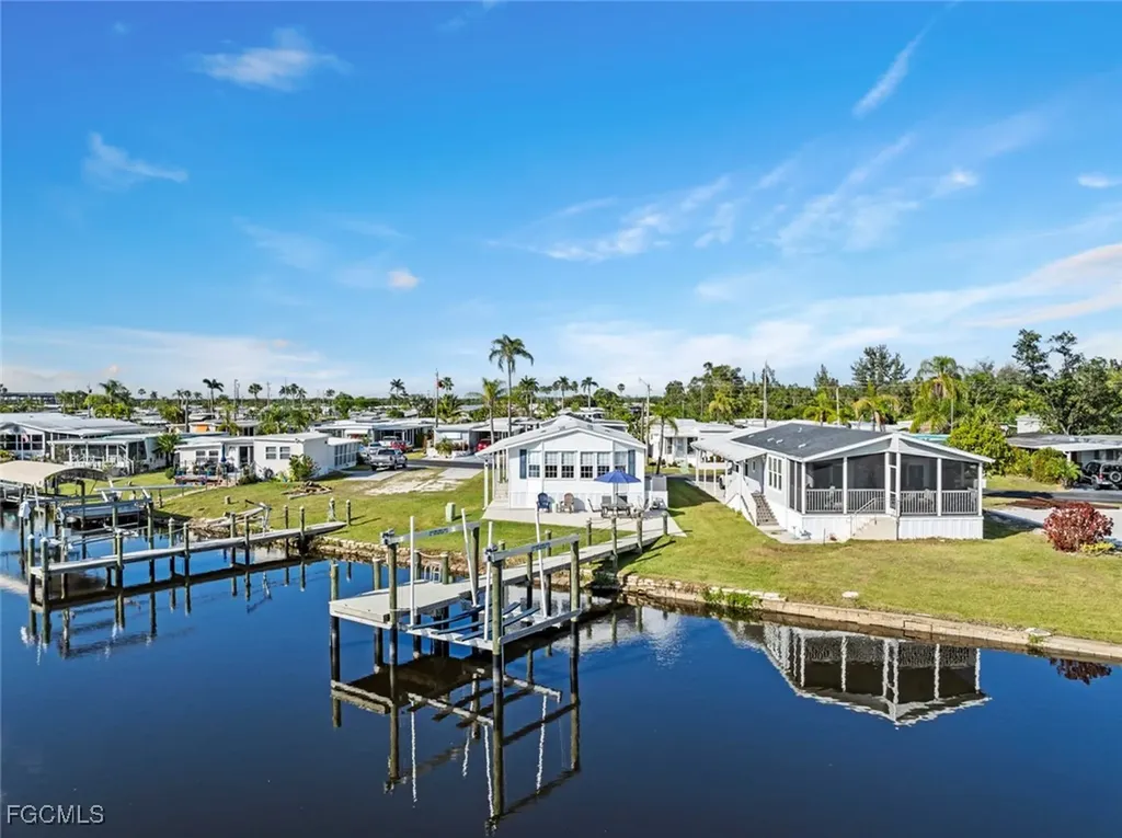 39 Channel Lane Fort Myers FL 33905