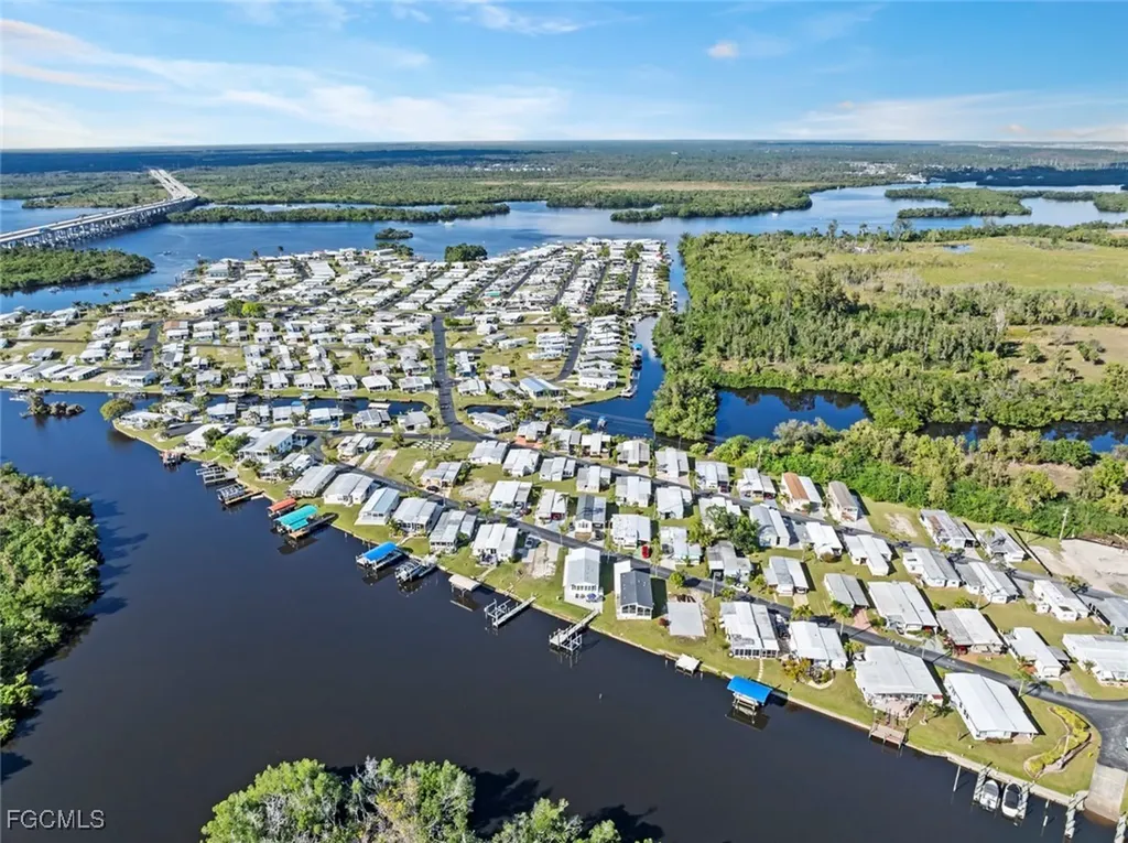 39 Channel Lane Fort Myers FL 33905