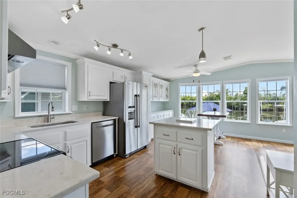 39 Channel Lane Fort Myers FL 33905