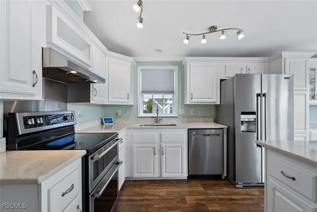 39 Channel Lane Fort Myers FL 33905