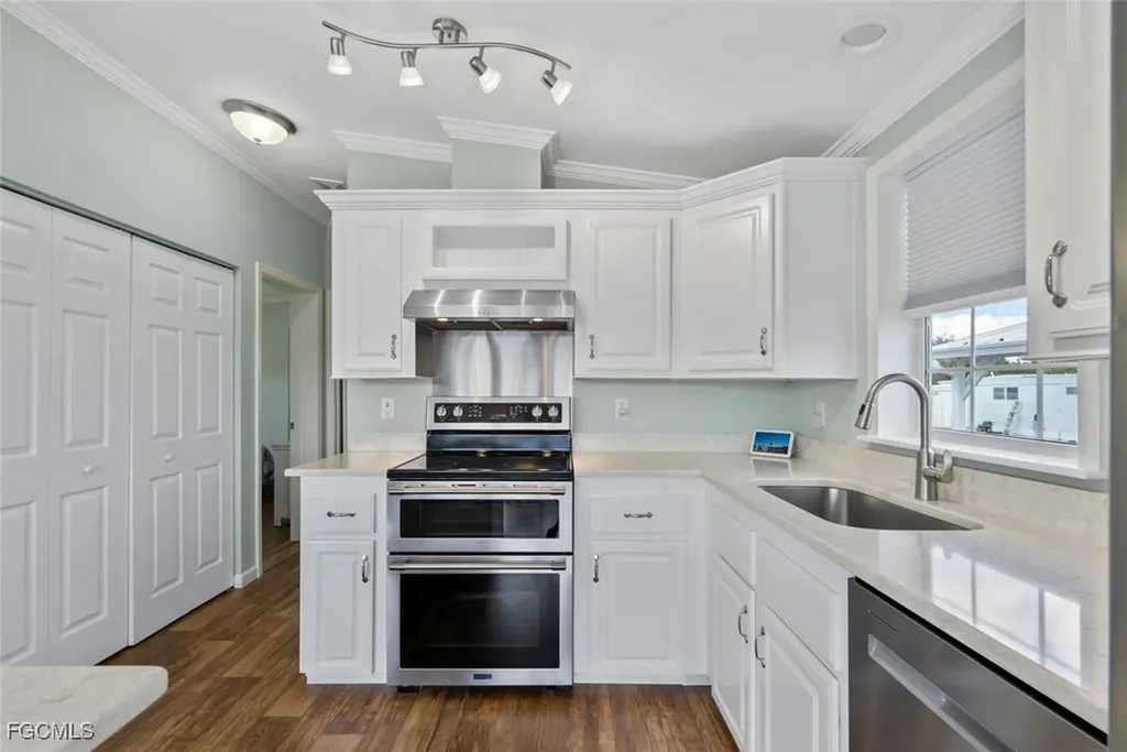 39 Channel Lane Fort Myers FL 33905