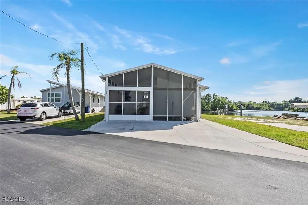39 Channel Lane Fort Myers FL 33905
