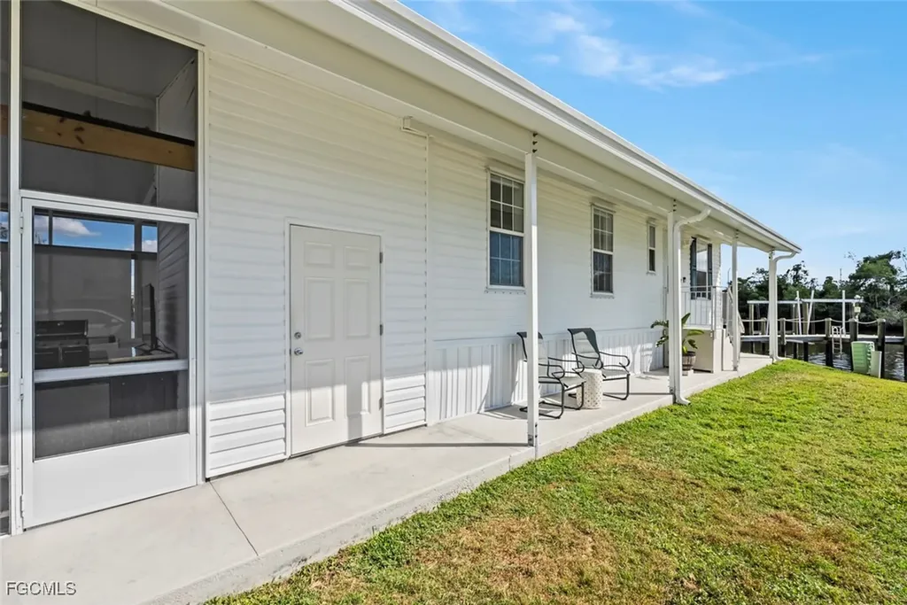 39 Channel Lane Fort Myers FL 33905