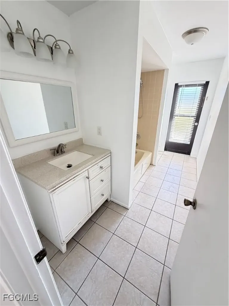3313 SE 4th Avenue Cape Coral FL 33904