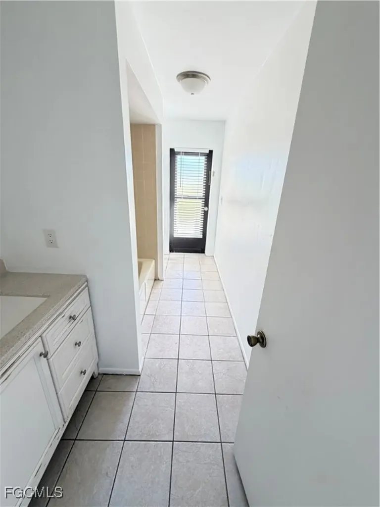 3313 SE 4th Avenue Cape Coral FL 33904