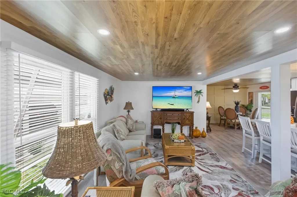 5517 Sir Walter Way North Fort Myers FL 33917