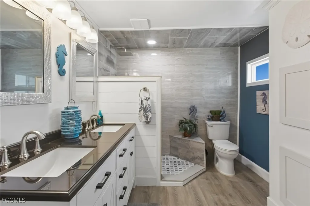 5517 Sir Walter Way North Fort Myers FL 33917