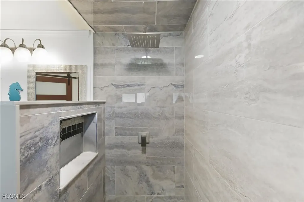 5517 Sir Walter Way North Fort Myers FL 33917