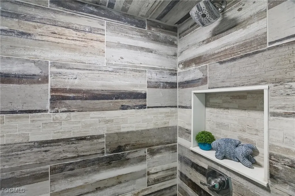 5517 Sir Walter Way North Fort Myers FL 33917