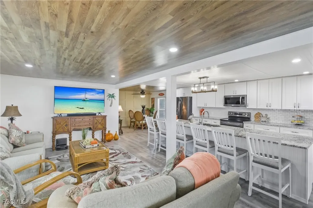 5517 Sir Walter Way North Fort Myers FL 33917