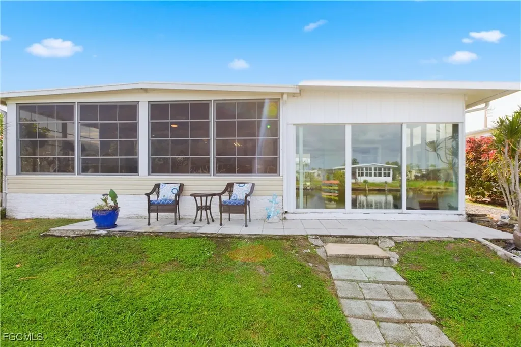 5517 Sir Walter Way North Fort Myers FL 33917