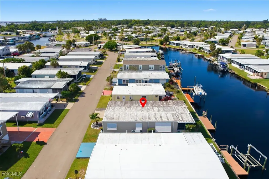 5517 Sir Walter Way North Fort Myers FL 33917