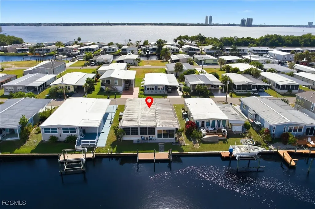 5517 Sir Walter Way North Fort Myers FL 33917