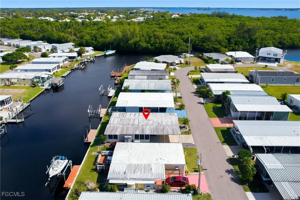 5517 Sir Walter Way North Fort Myers FL 33917