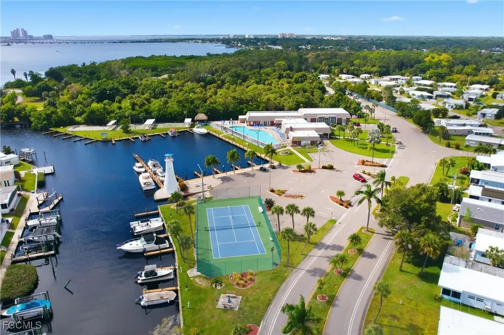 5517 Sir Walter Way North Fort Myers FL 33917