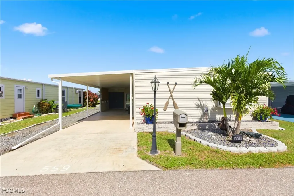 5517 Sir Walter Way North Fort Myers FL 33917