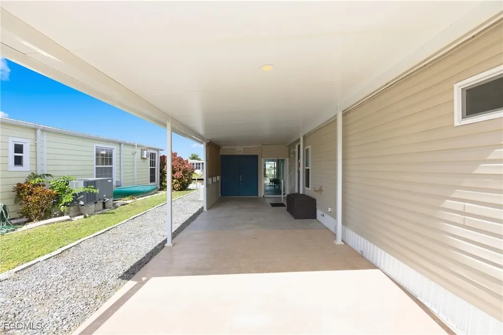 5517 Sir Walter Way North Fort Myers FL 33917