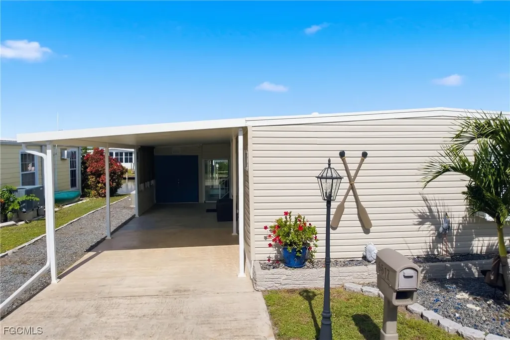 5517 Sir Walter Way North Fort Myers FL 33917