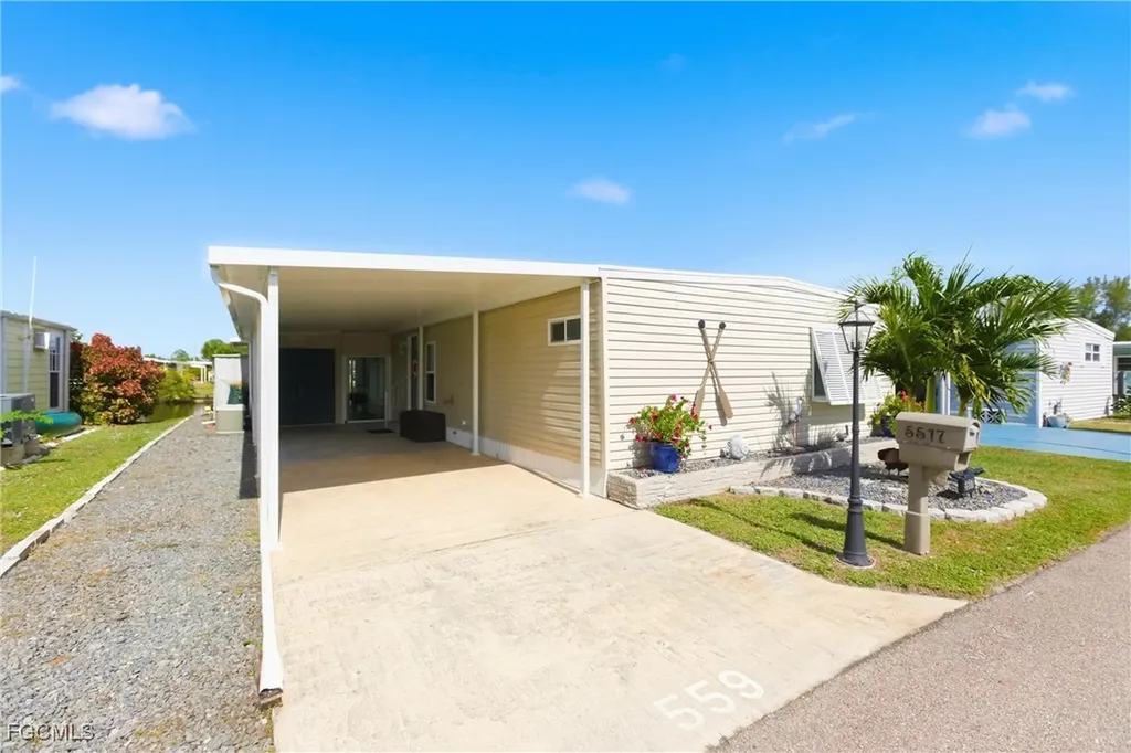 5517 Sir Walter Way North Fort Myers FL 33917