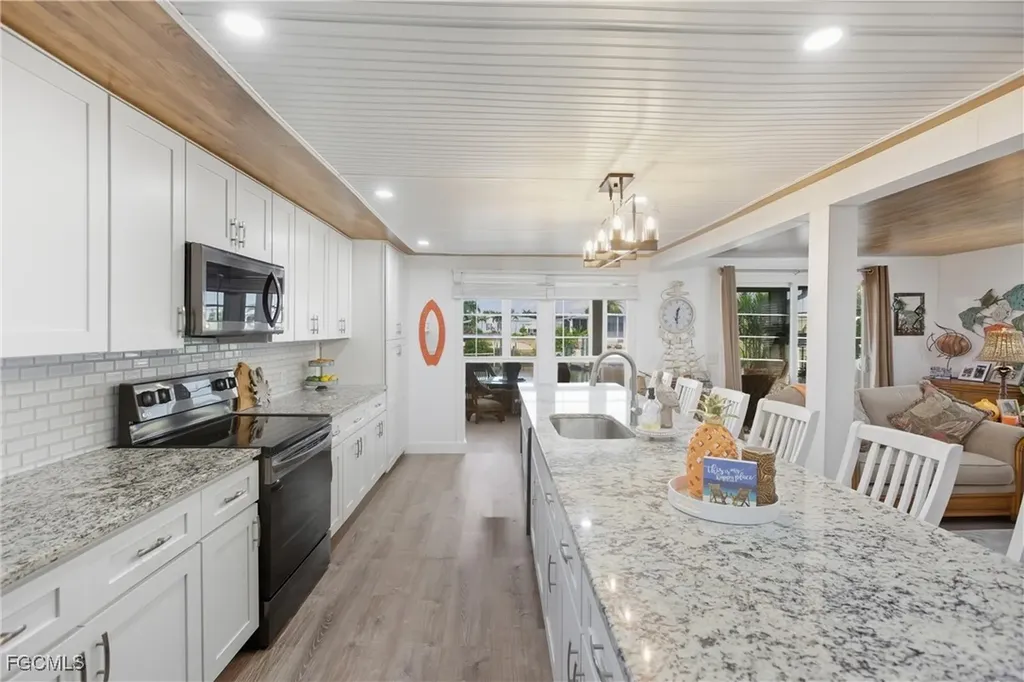 5517 Sir Walter Way North Fort Myers FL 33917