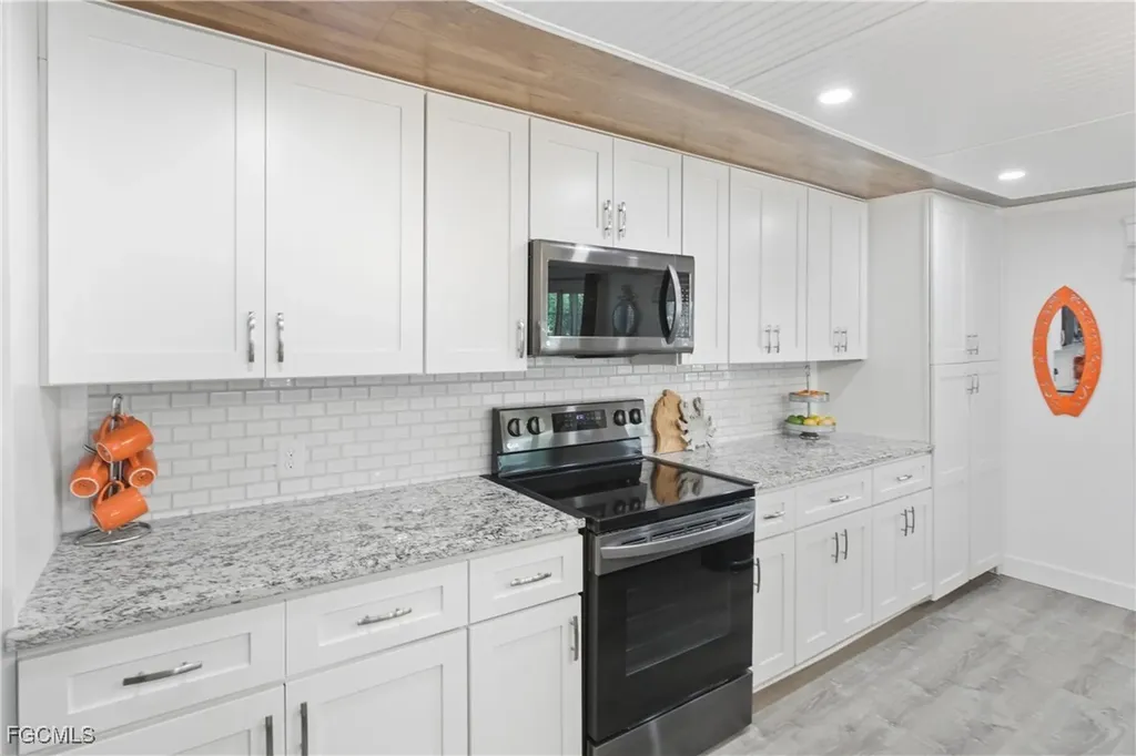 5517 Sir Walter Way North Fort Myers FL 33917